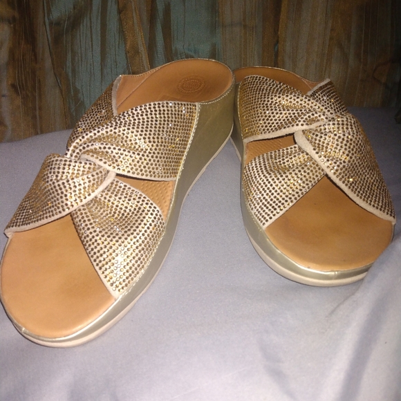 Women's size 6 gold rhinestone fit flops - Picture 3 of 7